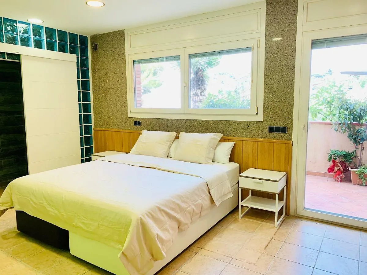 Barcelona Village Homestay Tiana