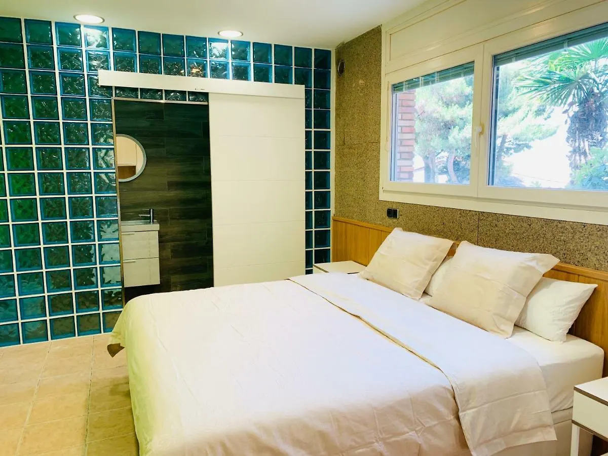 Barcelona Village Homestay Tiana Spanien