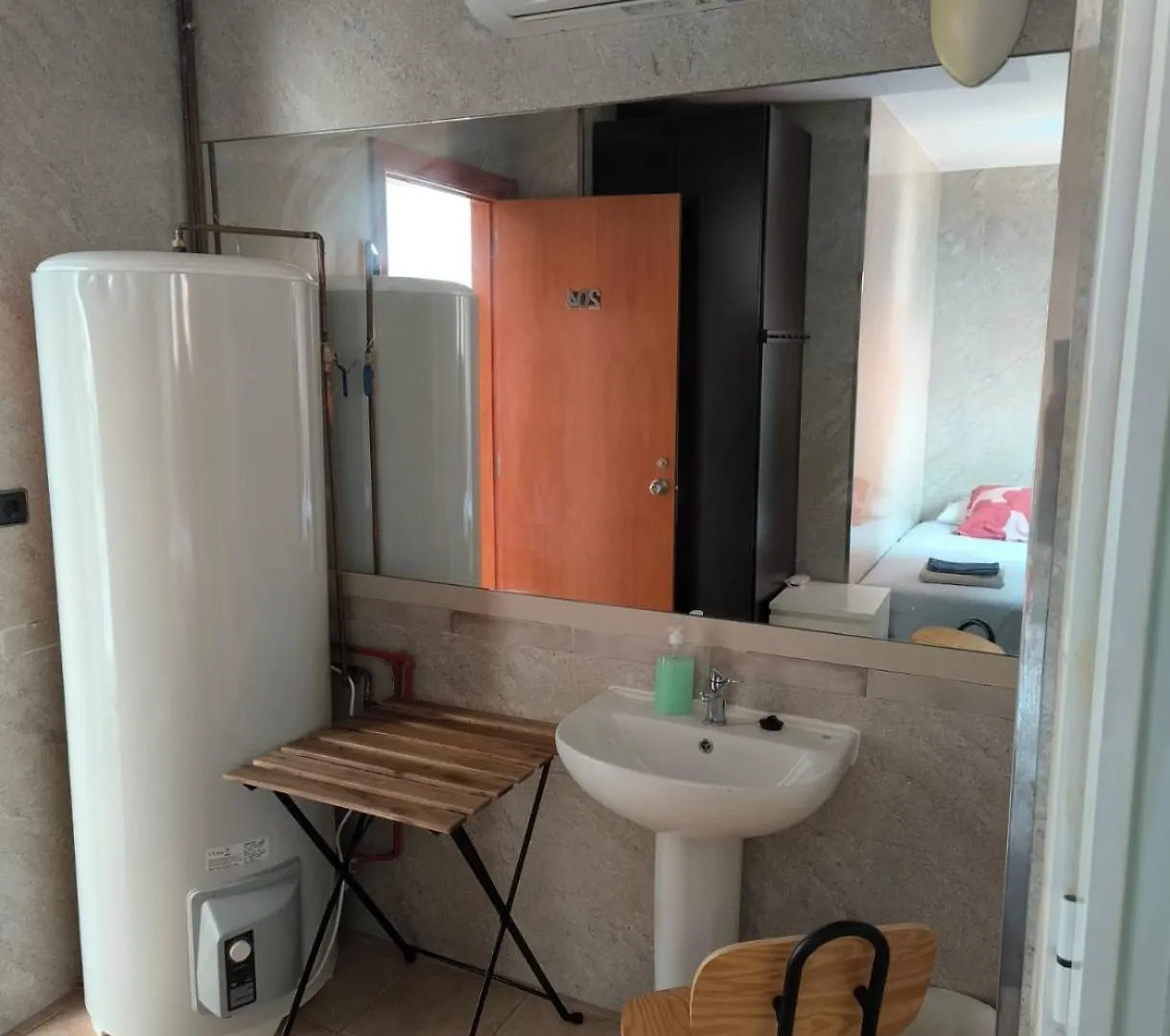 Barcelona Village Homestay Tiana